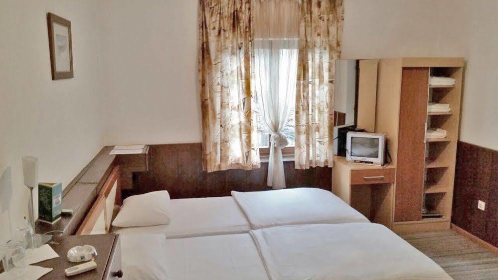 Hotel Splendido Bay Тиват Экстерьер фото